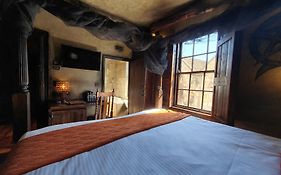 Hocus Pocus Tiny Hotel